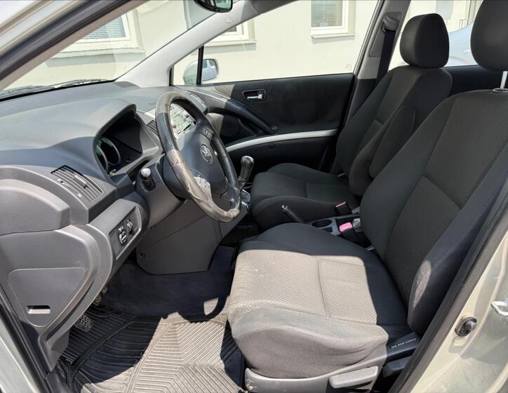 Toyota Corolla Verso 4