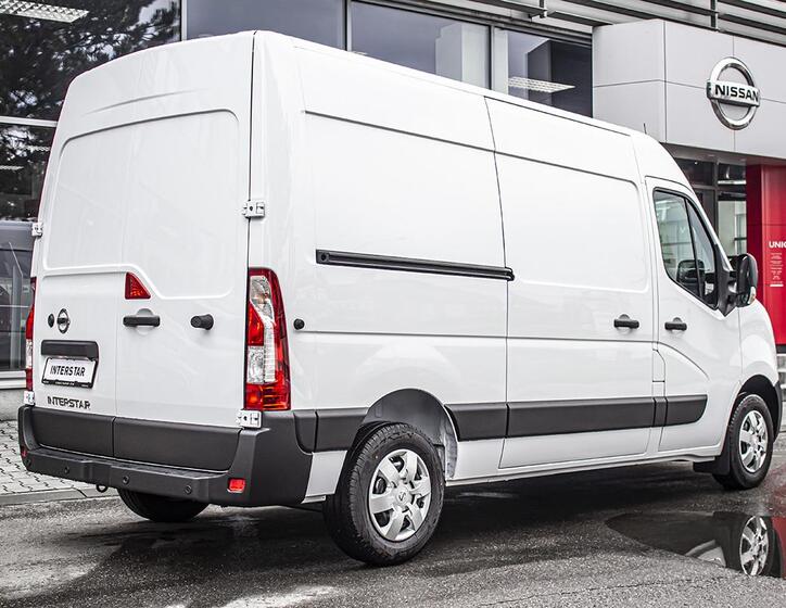 Nissan NV400 8