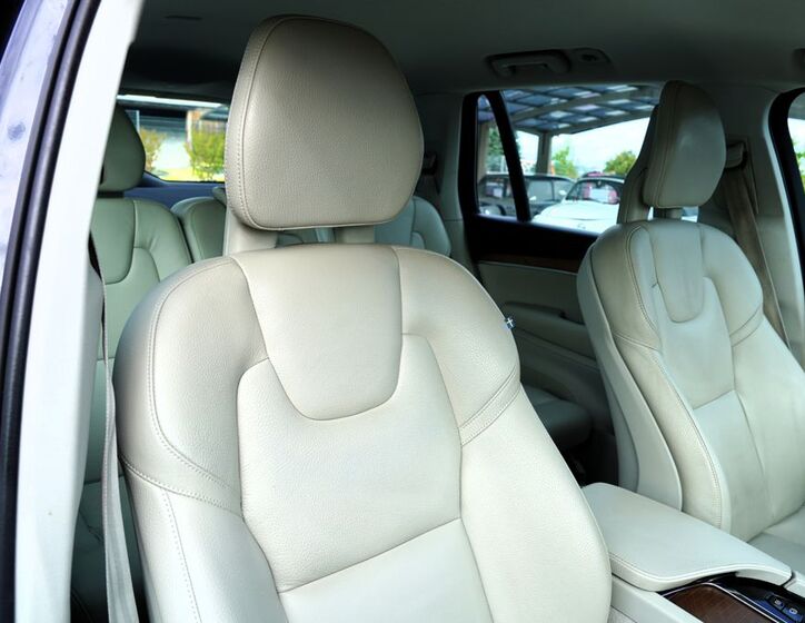 Volvo XC90 30