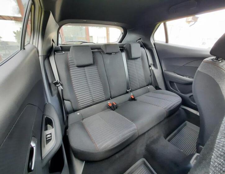 Peugeot 2008 6