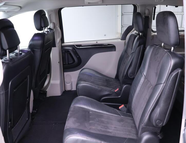 Lancia Voyager 14