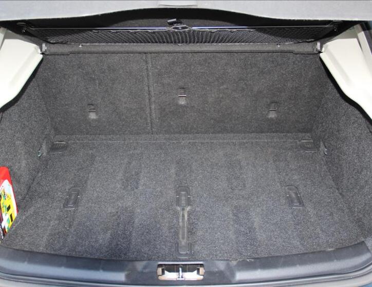 Volvo V40 38