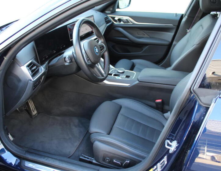 BMW i4 11