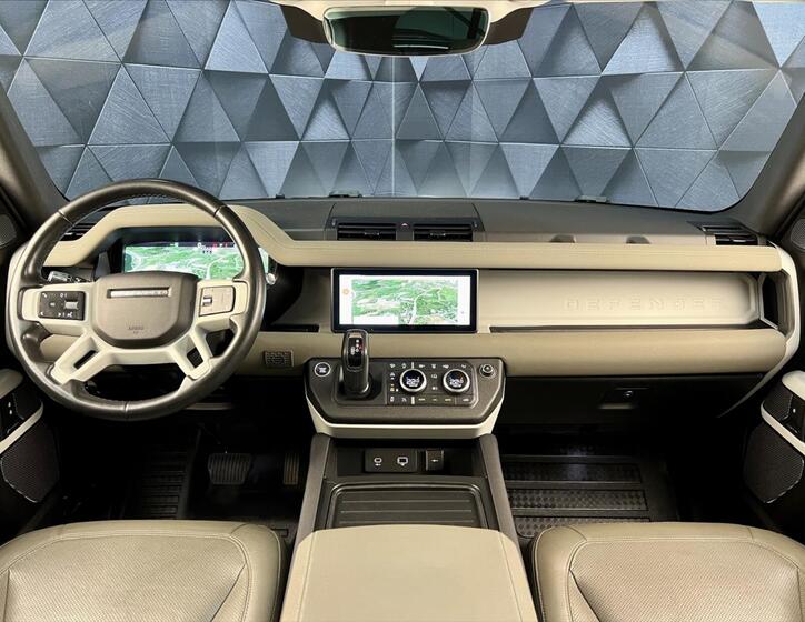 Land Rover Defender 10