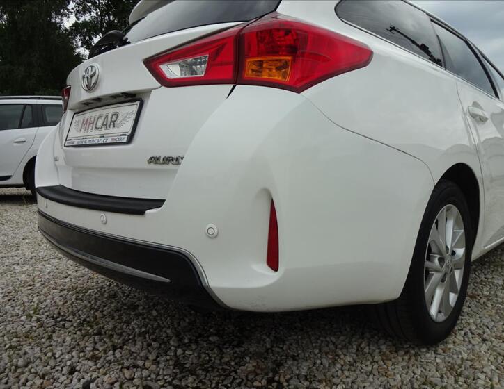Toyota Auris 15