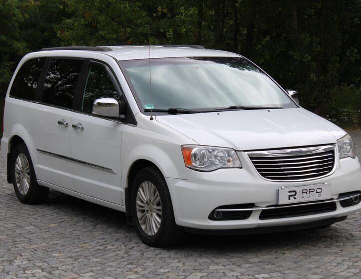 Chrysler Town & Country 43