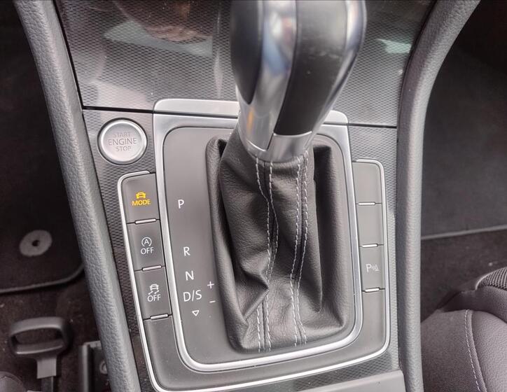 Volkswagen Golf 12