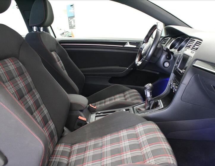 Volkswagen Golf 12