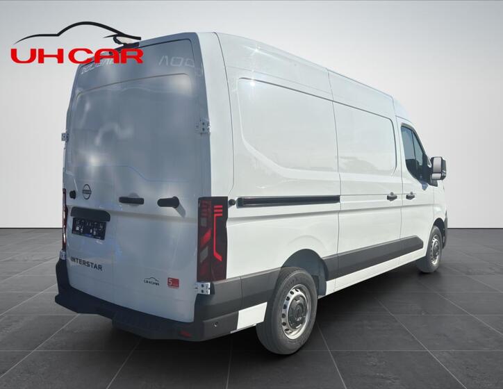 Nissan Interstar 5