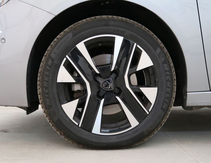 Peugeot 208 10