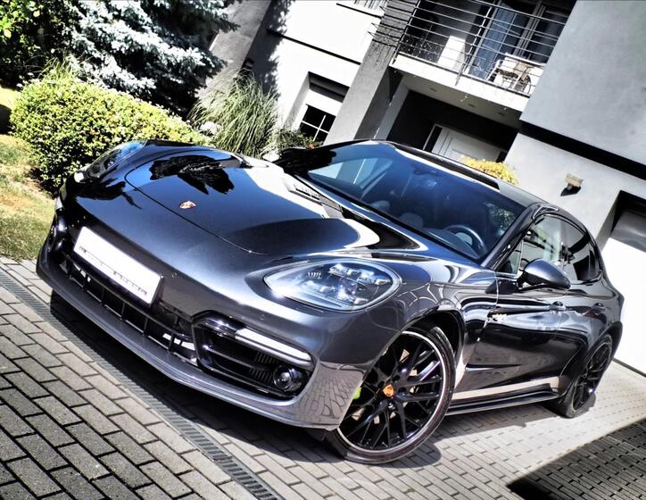 Porsche Panamera 1