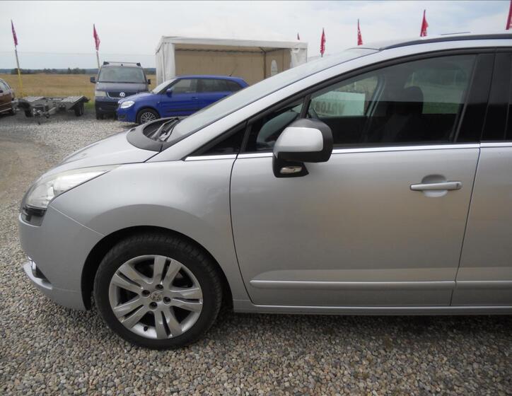 Peugeot 5008 10