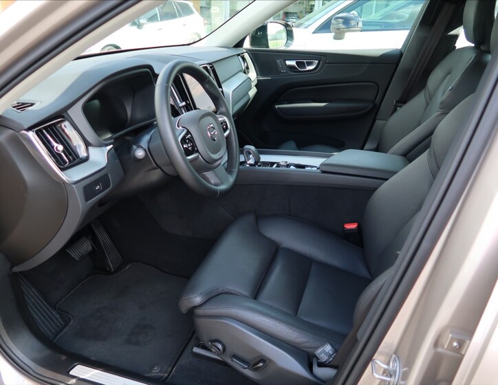 Volvo XC60 8