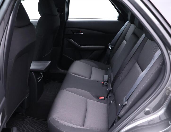 Mazda CX-30 16