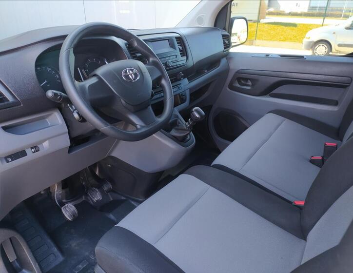 Toyota ProAce 11