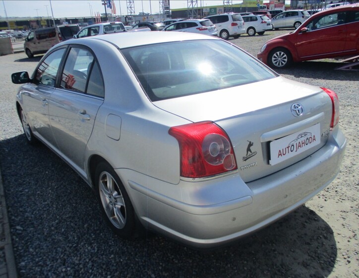 Toyota Avensis 8