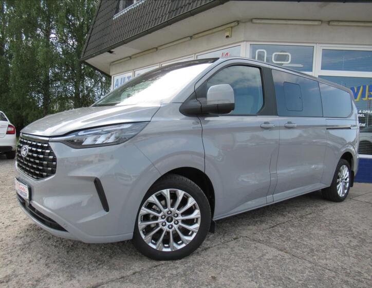 Ford Tourneo Custom 1
