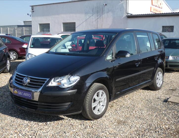 Volkswagen Touran 1