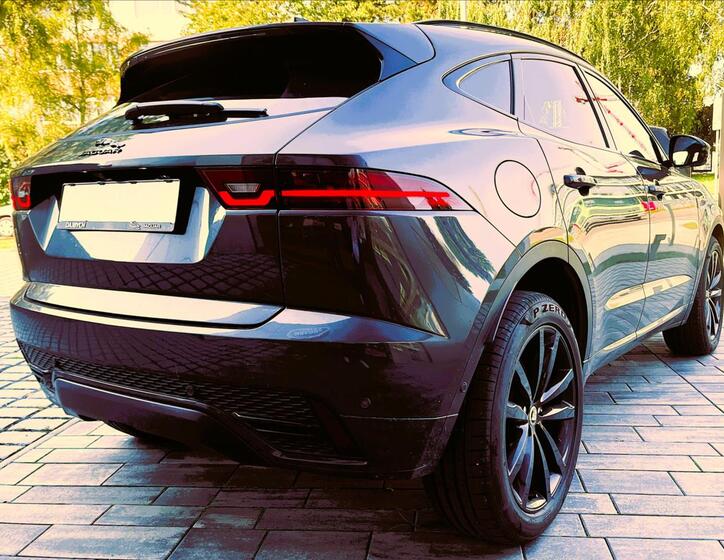 Jaguar E-Pace 8