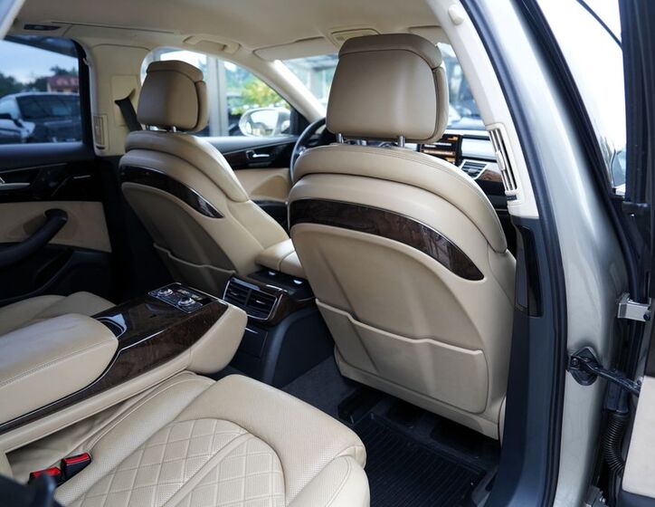 Audi A8 30