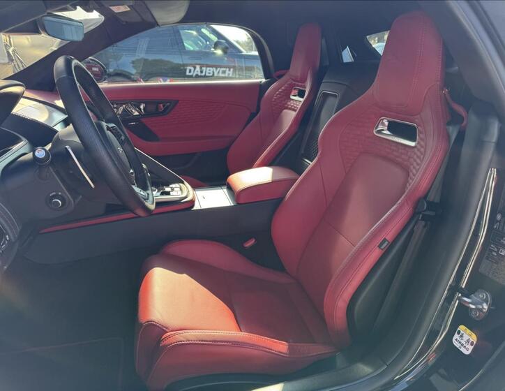 Jaguar F-Type 8