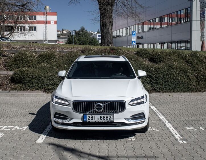 Volvo V90 2
