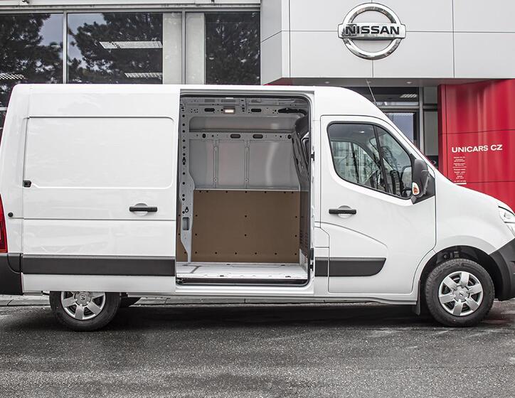 Nissan NV400 5