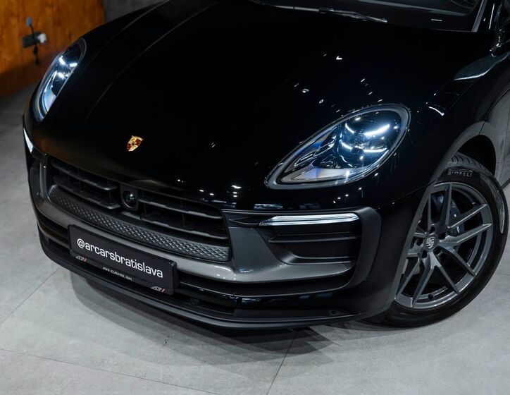 Porsche Macan 8
