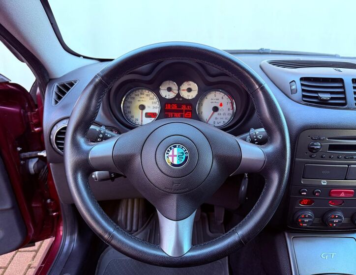 Alfa Romeo GT 12