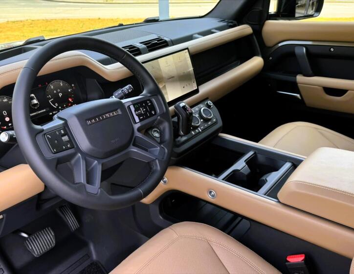 Land Rover Defender 10