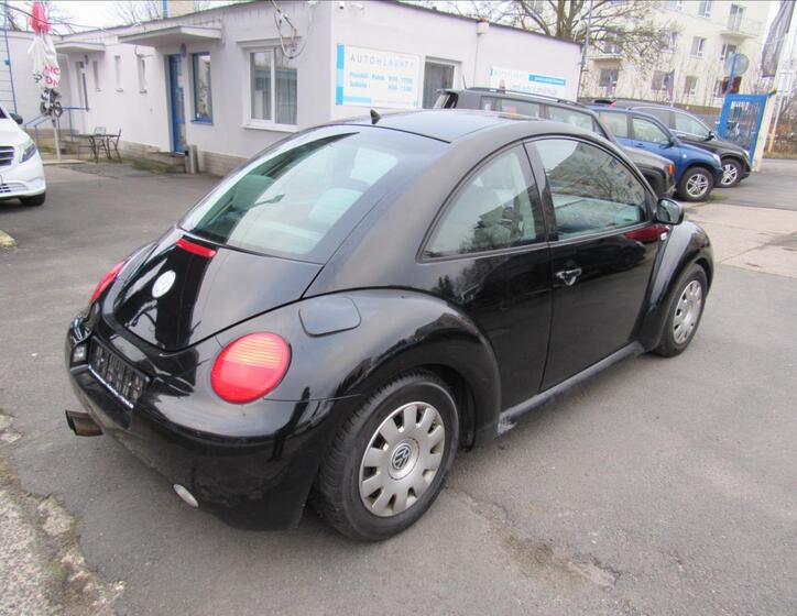 Volkswagen New Beetle 6