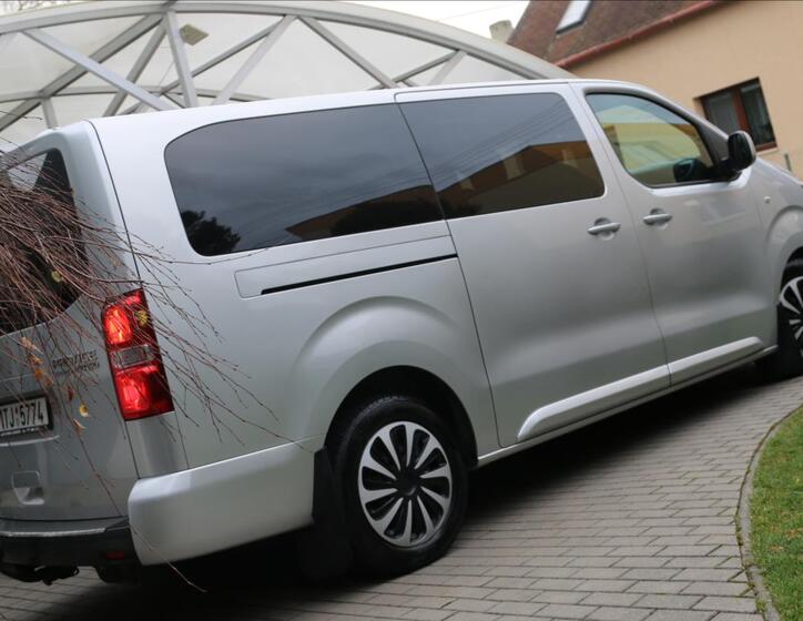 Toyota ProAce 9