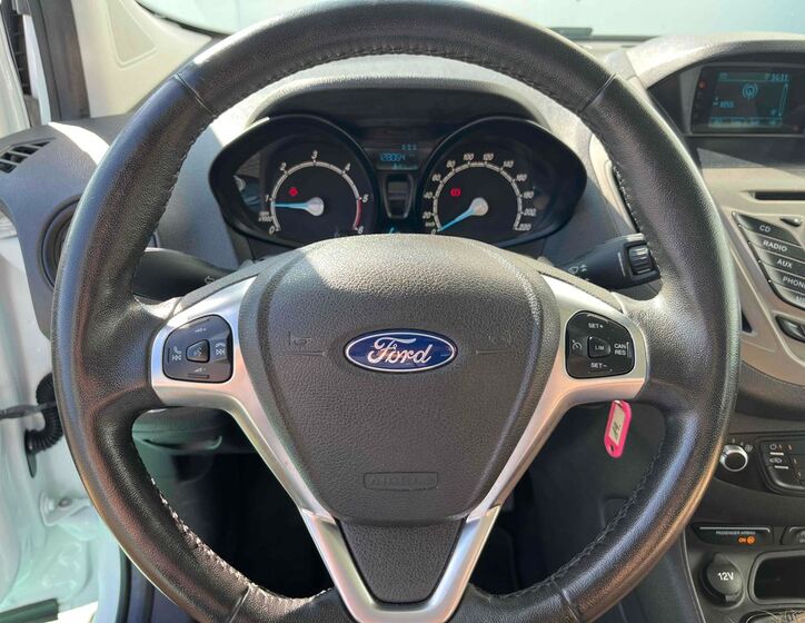 Ford Tourneo Courier 12