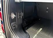 Land Rover Defender 6