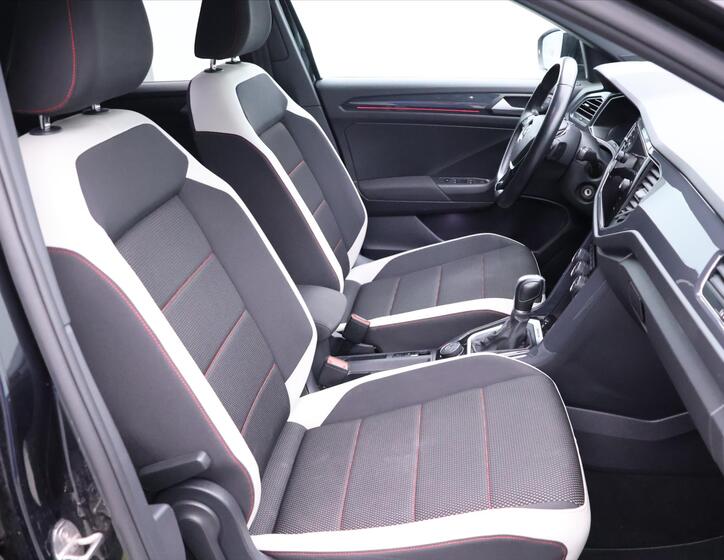 Volkswagen T-Roc 12