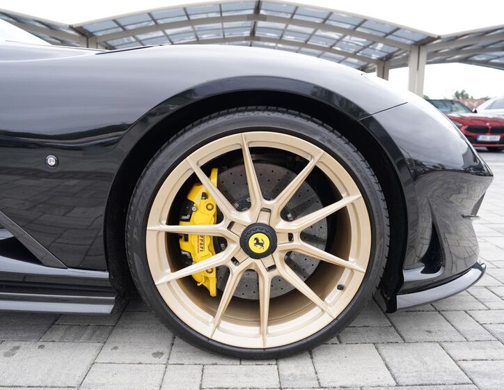 Ferrari 812 22
