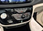 Chrysler Pacifica 16