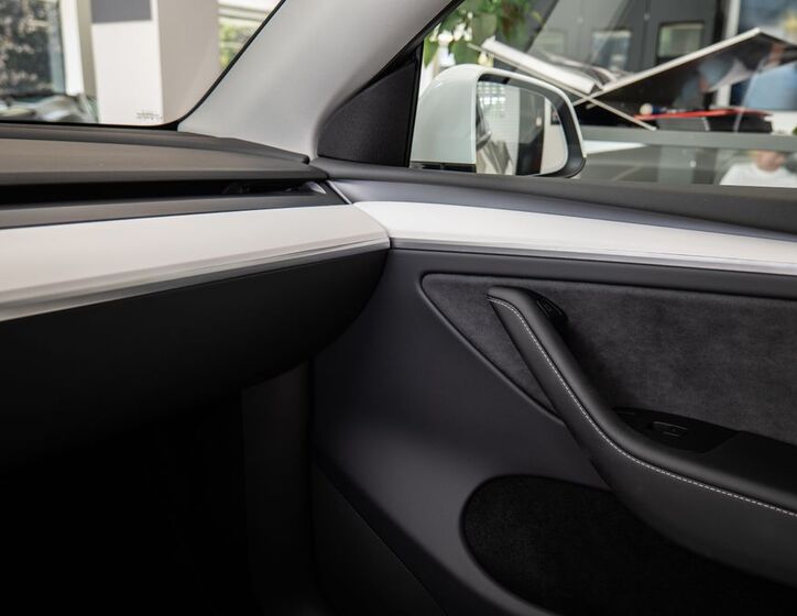 Tesla Model Y 13