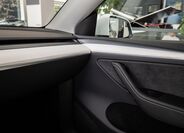 Tesla Model Y 13