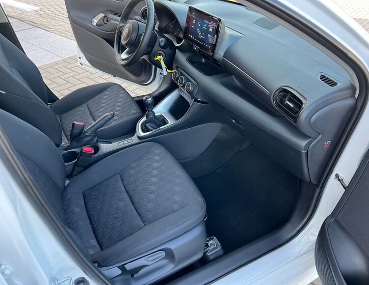 Toyota Yaris 16