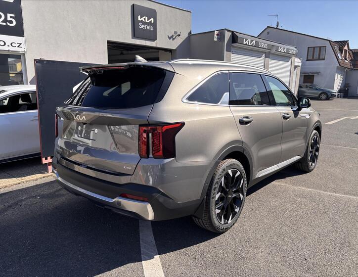 KIA Sorento 4