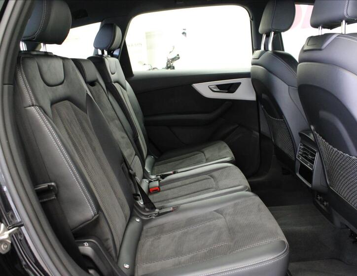 Audi Q7 13