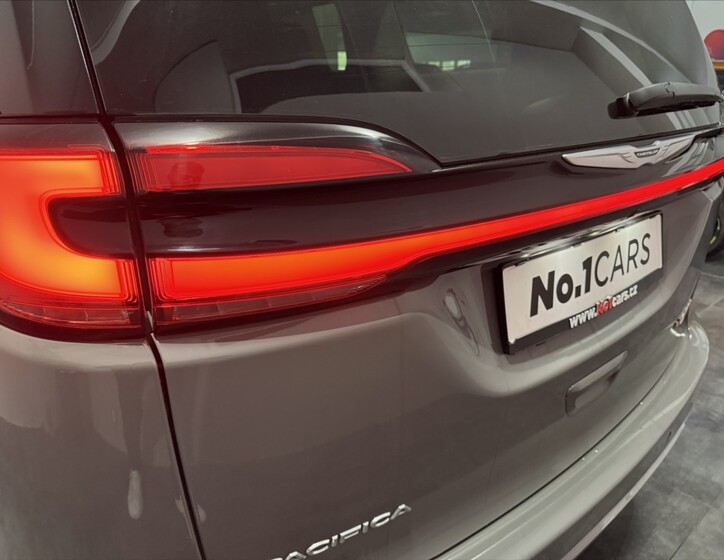 Chrysler Pacifica 31