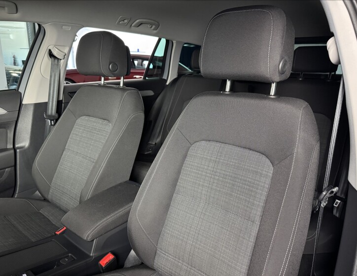 Volkswagen Passat 25