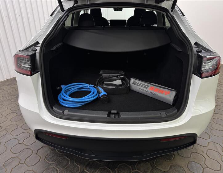 Tesla Model Y 28