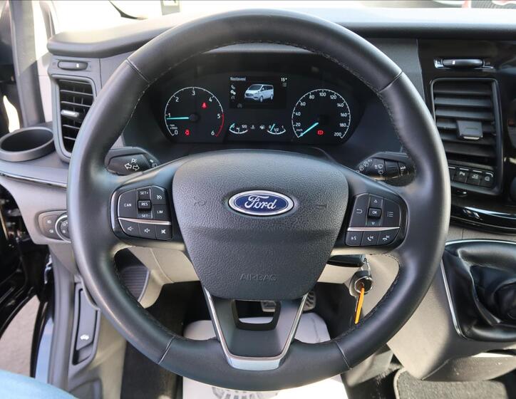 Ford Tourneo Custom 17