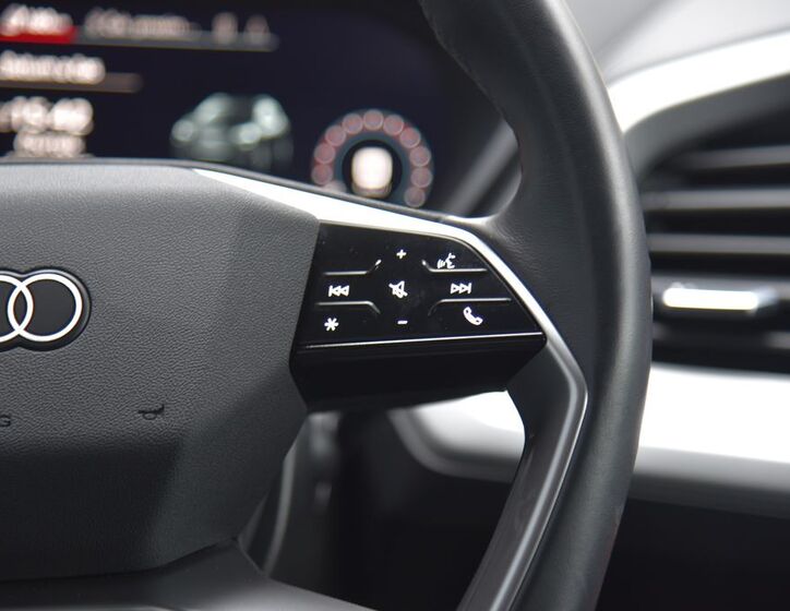 Audi Q4 24