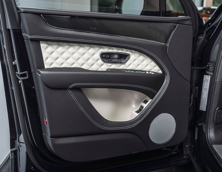 Bentley Bentayga 11