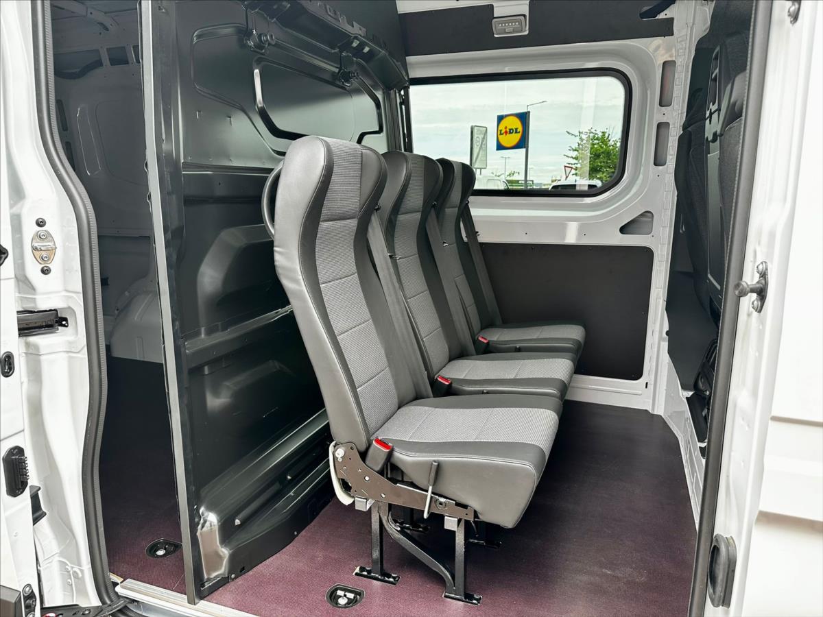 Nissan Interstar