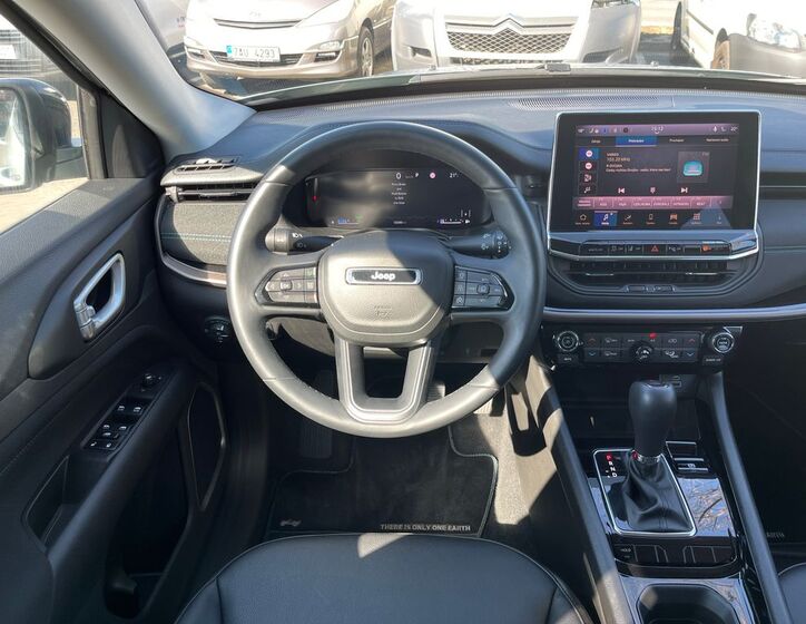 Jeep Compass 8